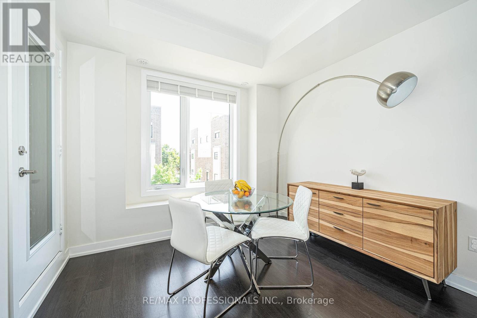 #320 6 DRUMMOND STREET - 28