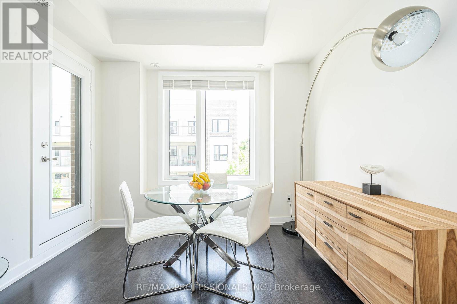 #320 6 DRUMMOND STREET - 7