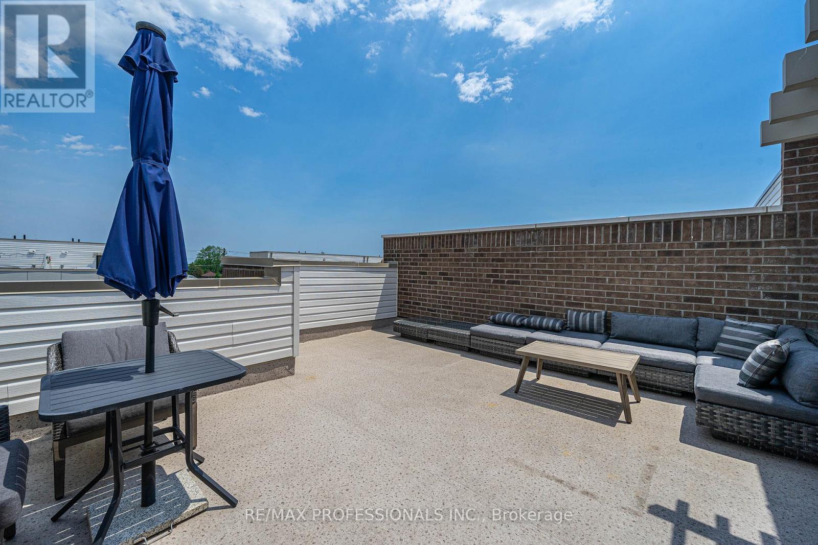 #320 6 DRUMMOND STREET - 14