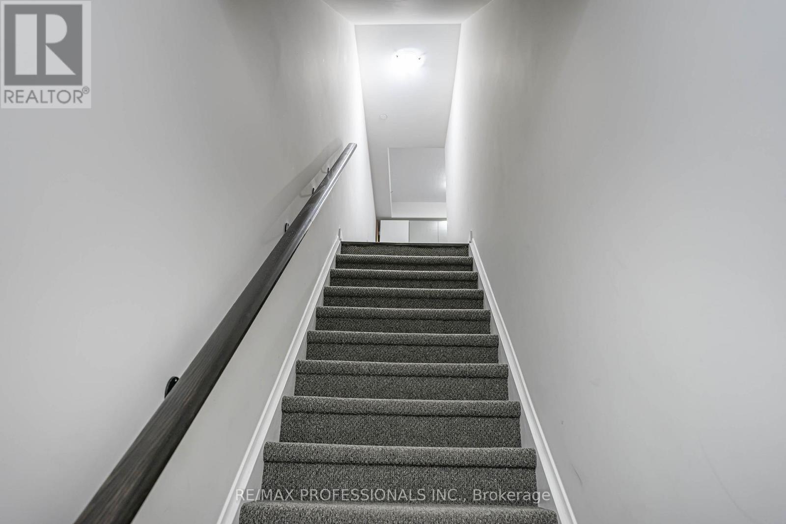 #320 6 DRUMMOND STREET - 29