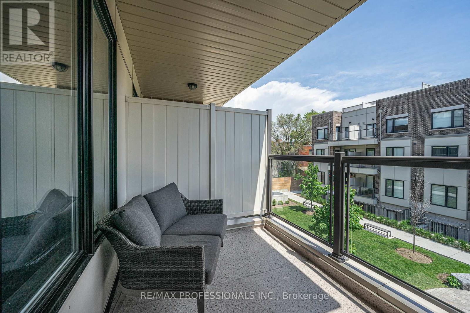 #320 6 DRUMMOND STREET - 15