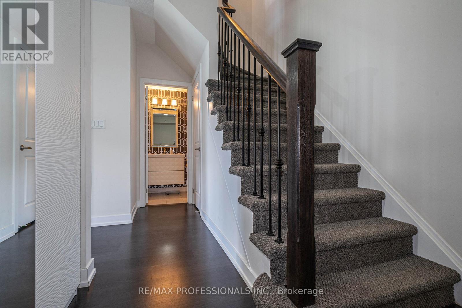 #320 6 DRUMMOND STREET - 9