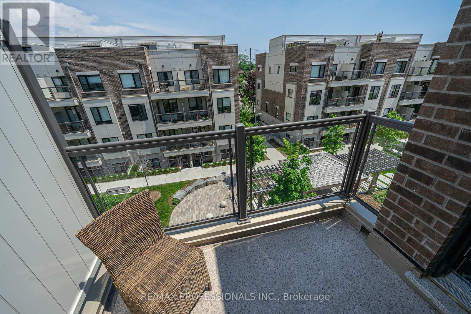 #320 6 DRUMMOND STREET - 25