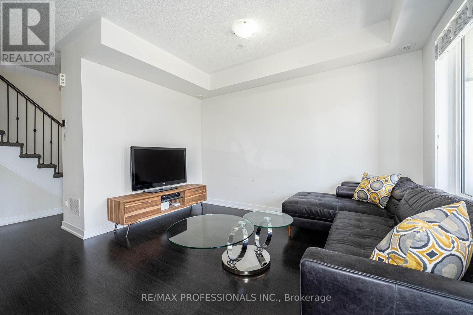 #320 6 DRUMMOND STREET - 31