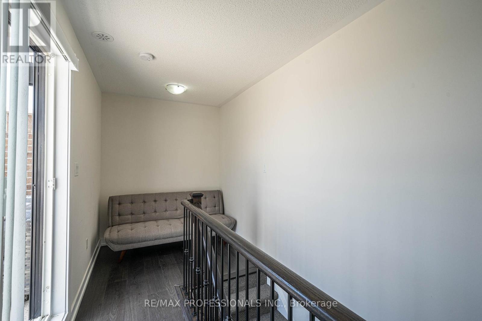 #320 6 DRUMMOND STREET - 18