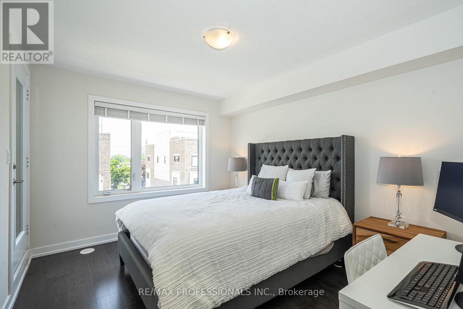 #320 6 DRUMMOND STREET - 10