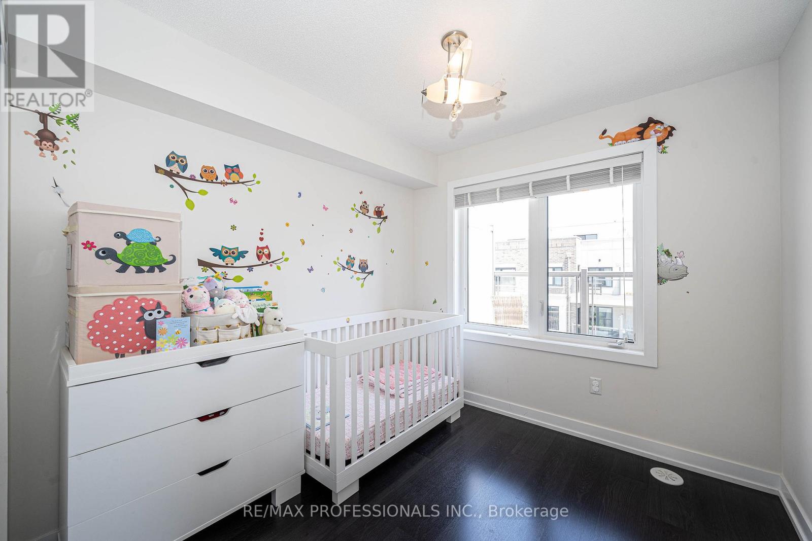 #320 6 DRUMMOND STREET - 11