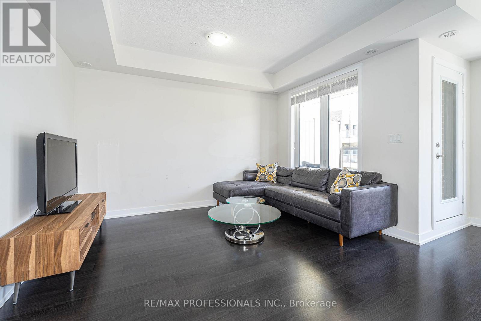 #320 6 DRUMMOND STREET - 5