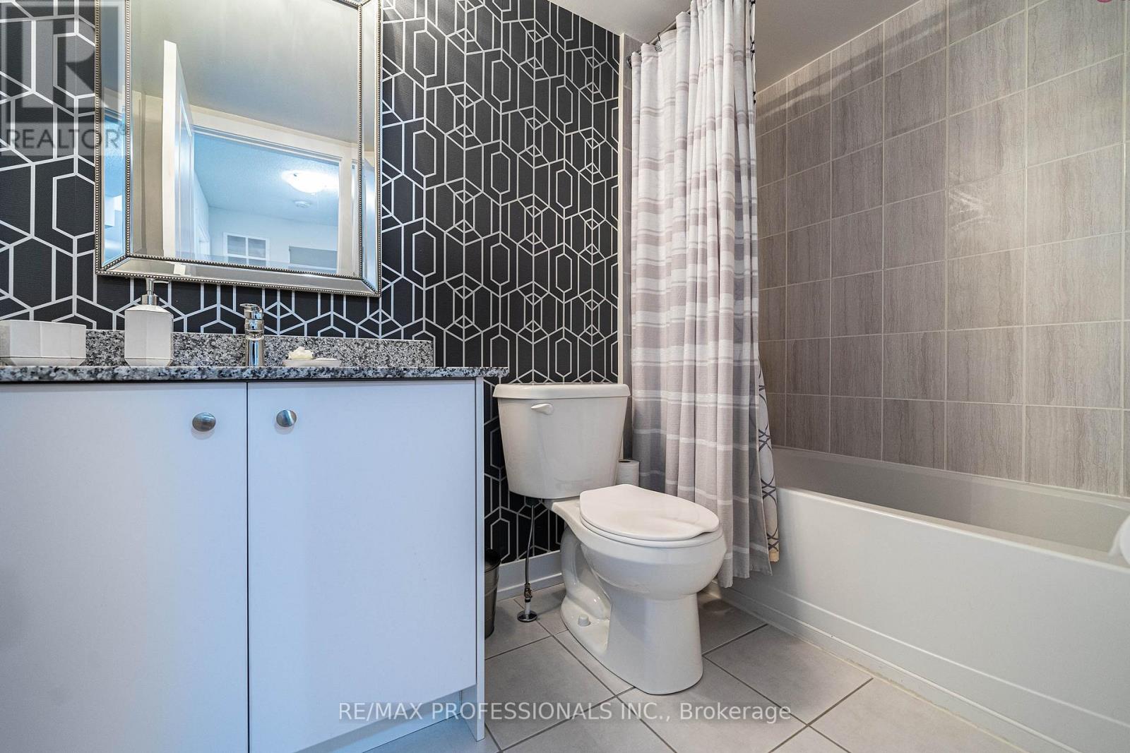 #320 6 DRUMMOND STREET - 12