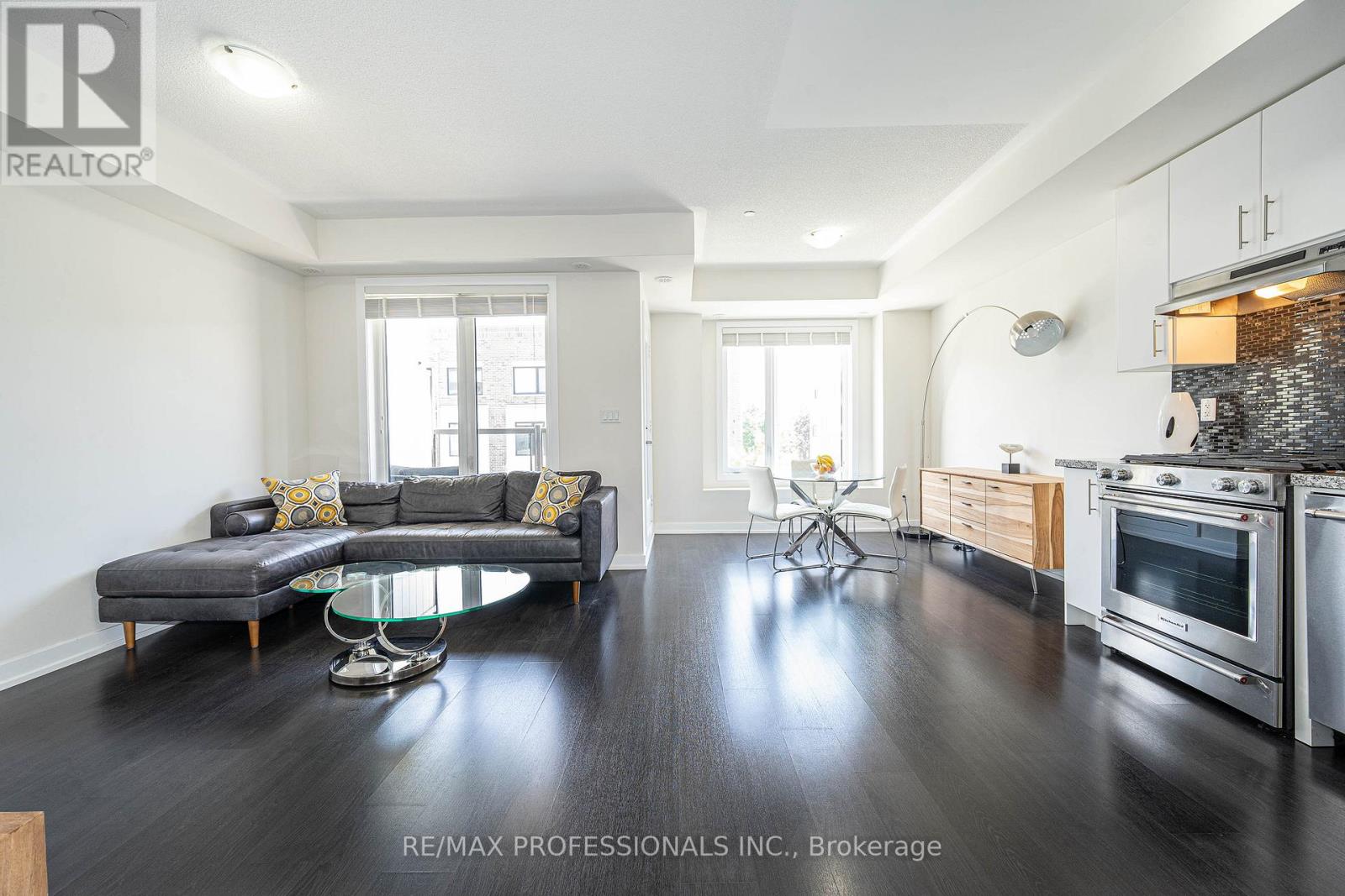 #320 6 DRUMMOND STREET - 6