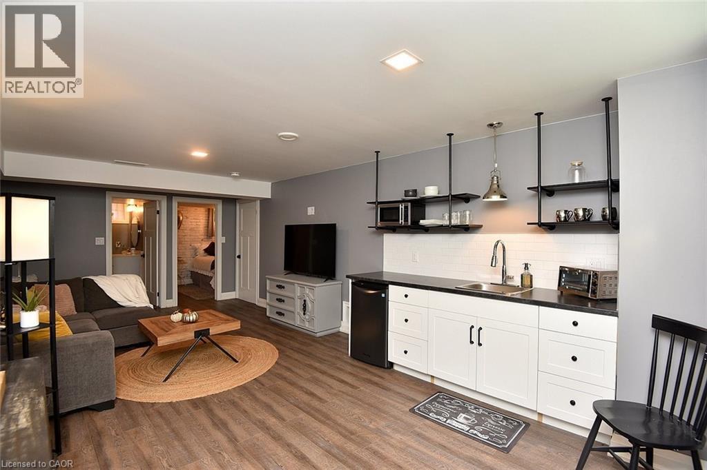 26 CORBETT Avenue - 37