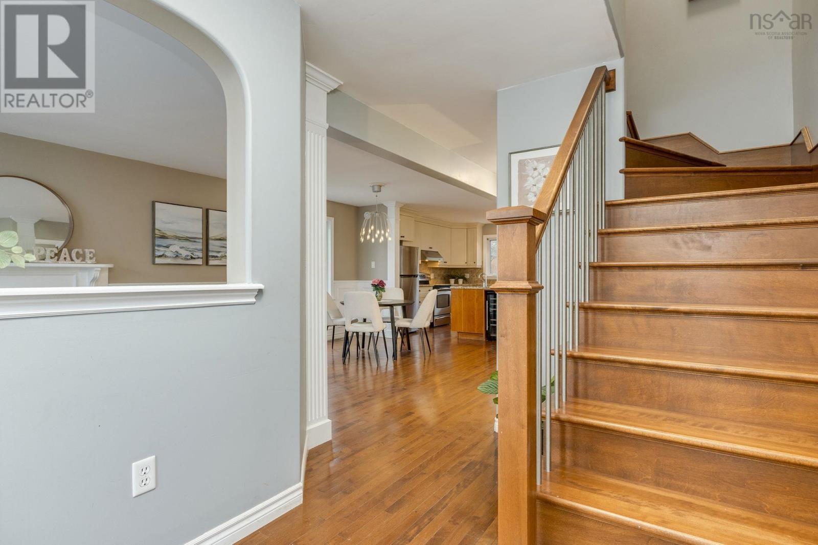 53 Heathside Crescent - photo 4