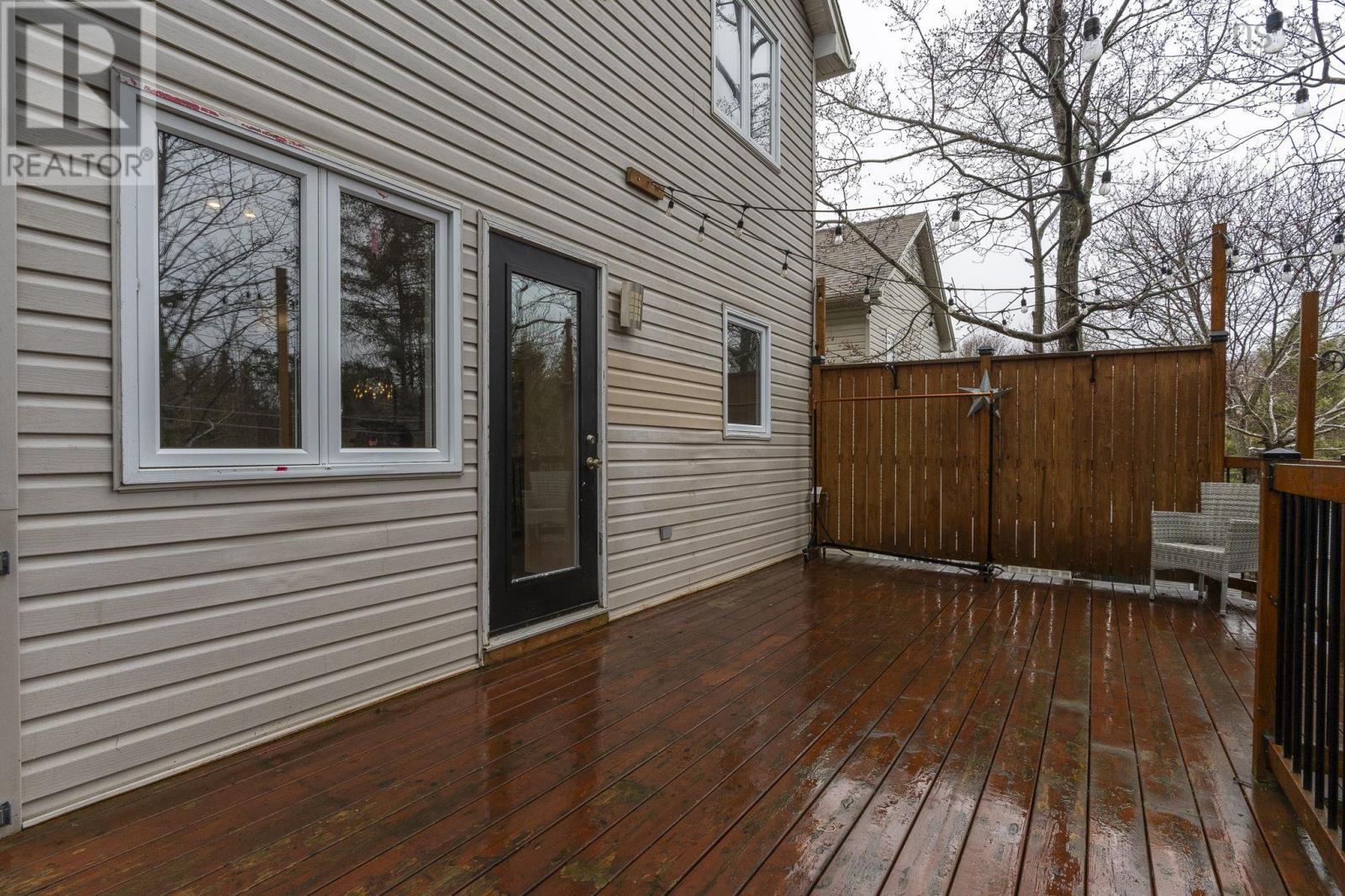 53 Heathside Crescent — photo 39