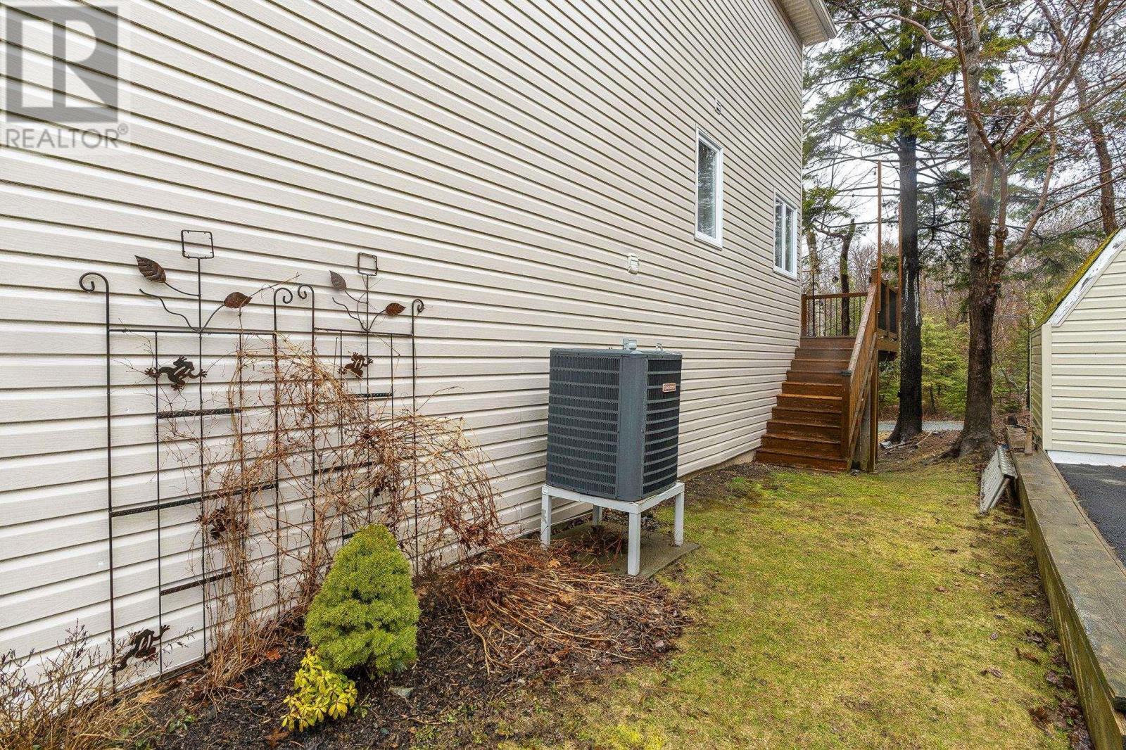 53 Heathside Crescent — photo 45