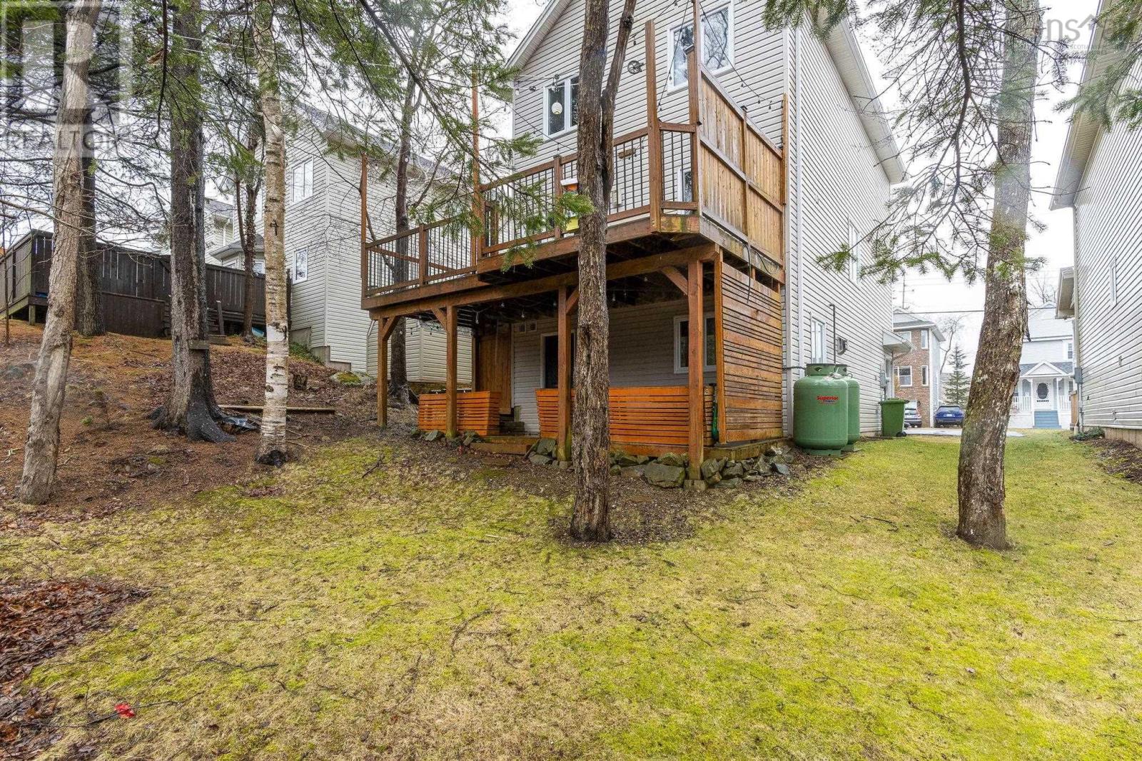 53 Heathside Crescent — photo 40