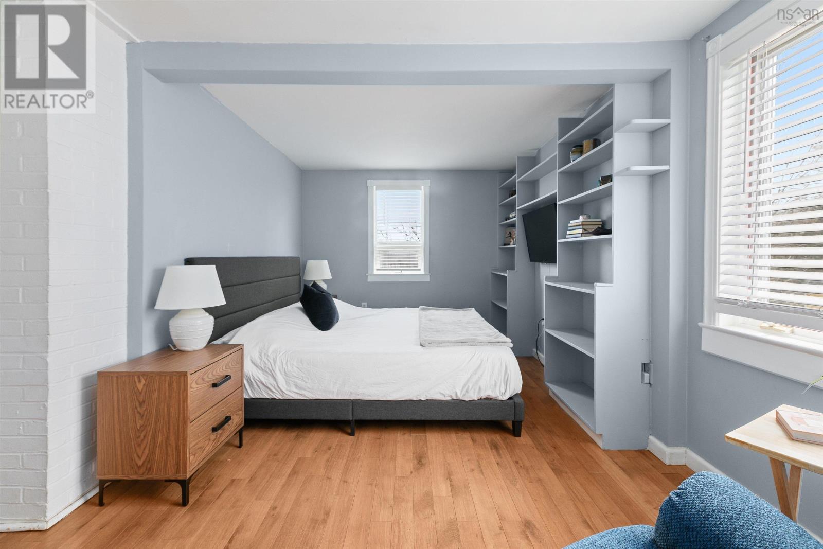 Property 23 of 50 of 5350 Rector Street