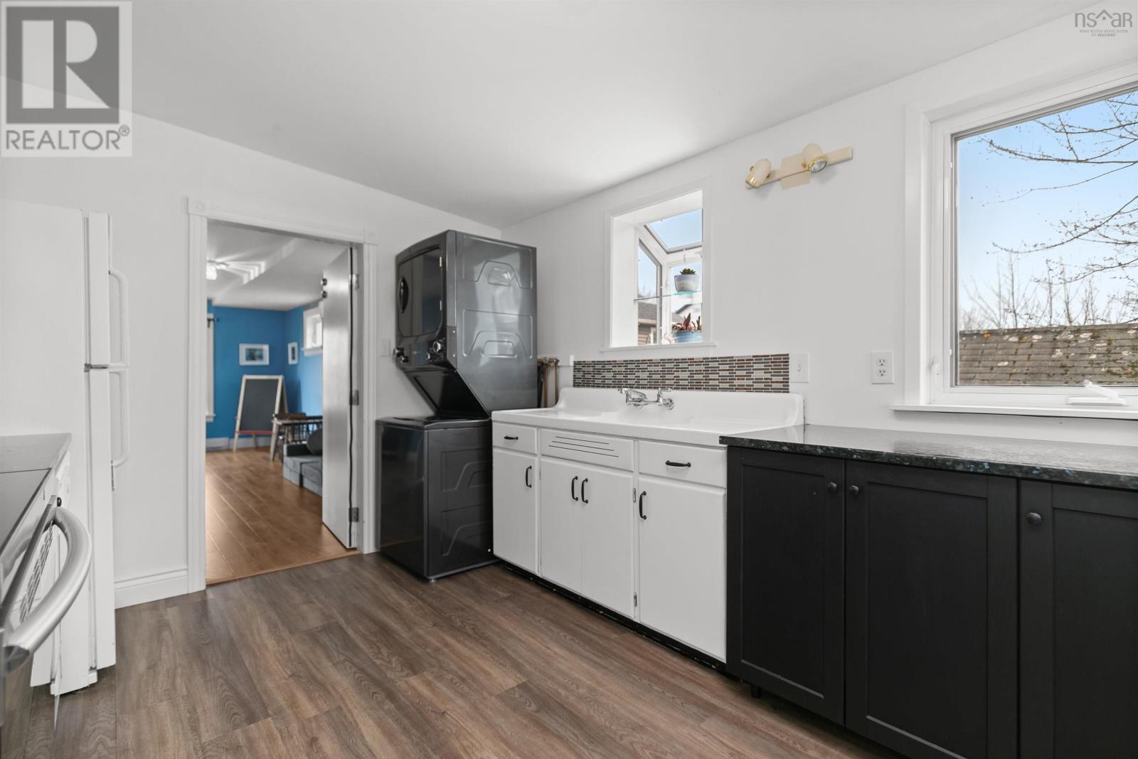 Property 32 of 50 of 5350 Rector Street