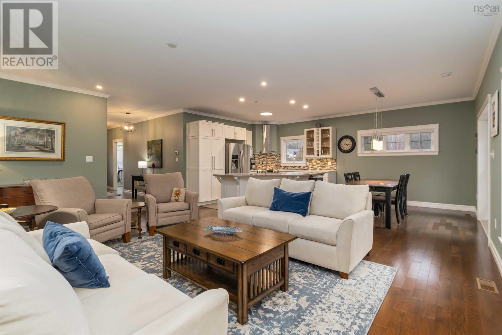 38 ROUNDHOUSE DRIVE - 13