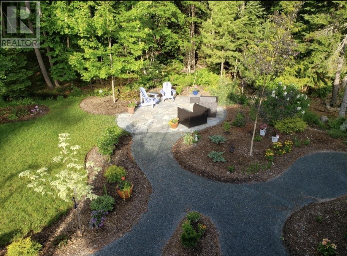 38 ROUNDHOUSE DRIVE - 32