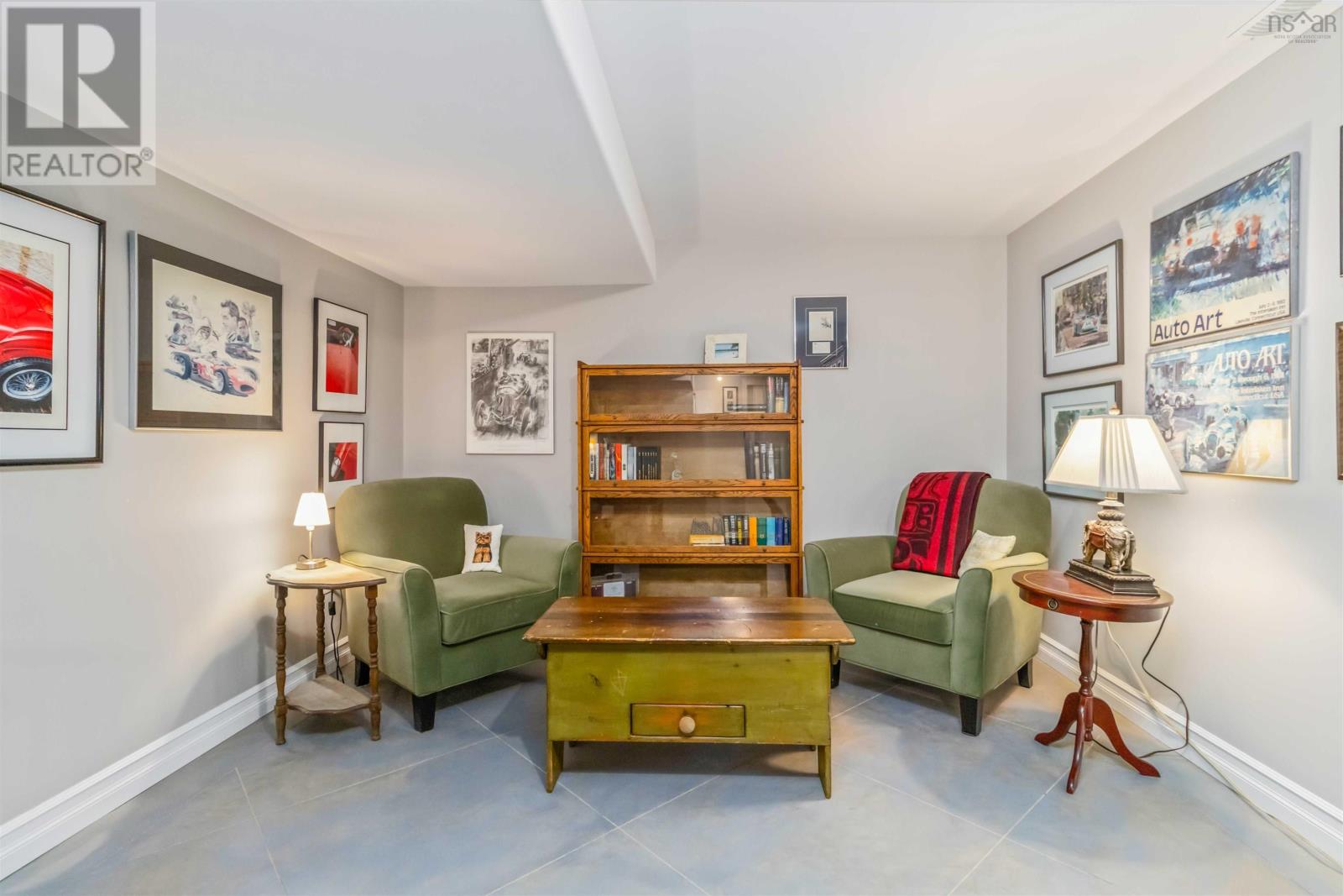 38 ROUNDHOUSE DRIVE - 24