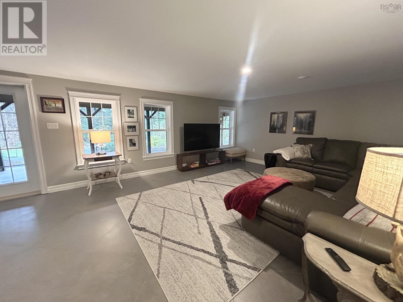 38 ROUNDHOUSE DRIVE - 29