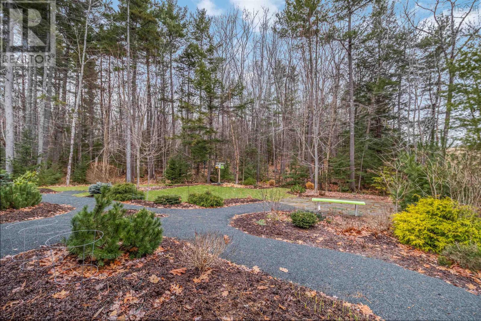 38 ROUNDHOUSE DRIVE - 35