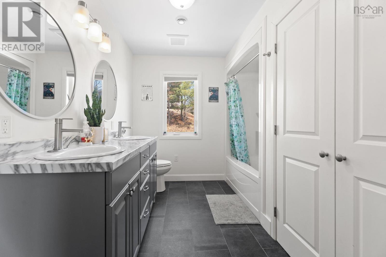 Property 24 of 51 of 105 Birchview Crescent