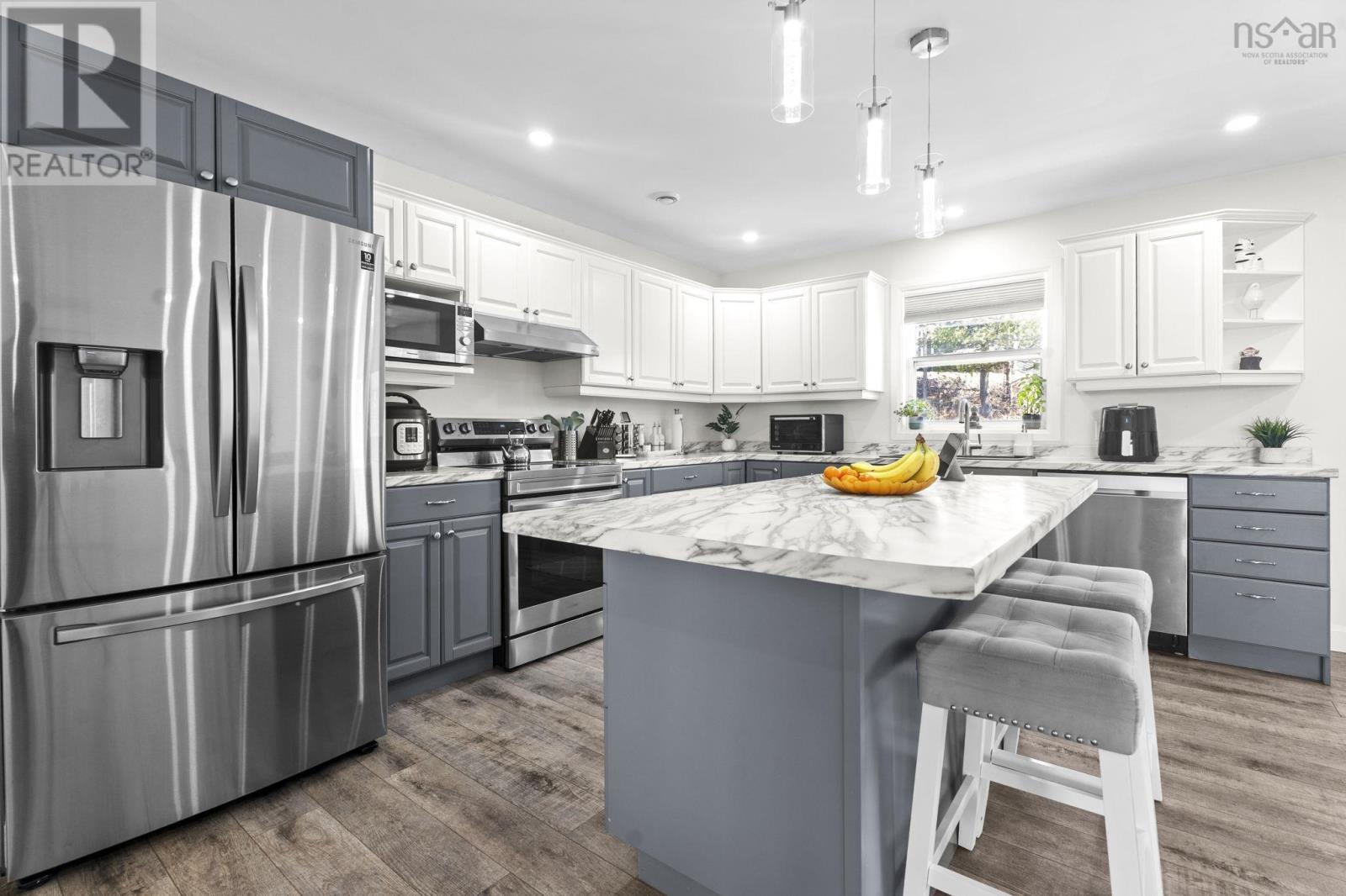 Property 11 of 51 of 105 Birchview Crescent