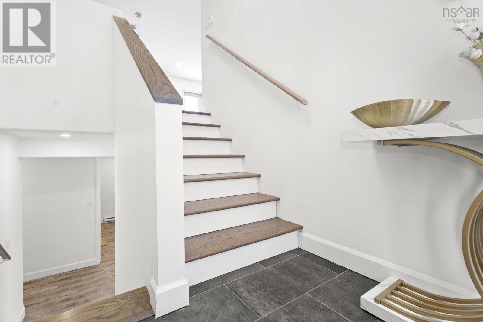 Property 28 of 51 of 105 Birchview Crescent