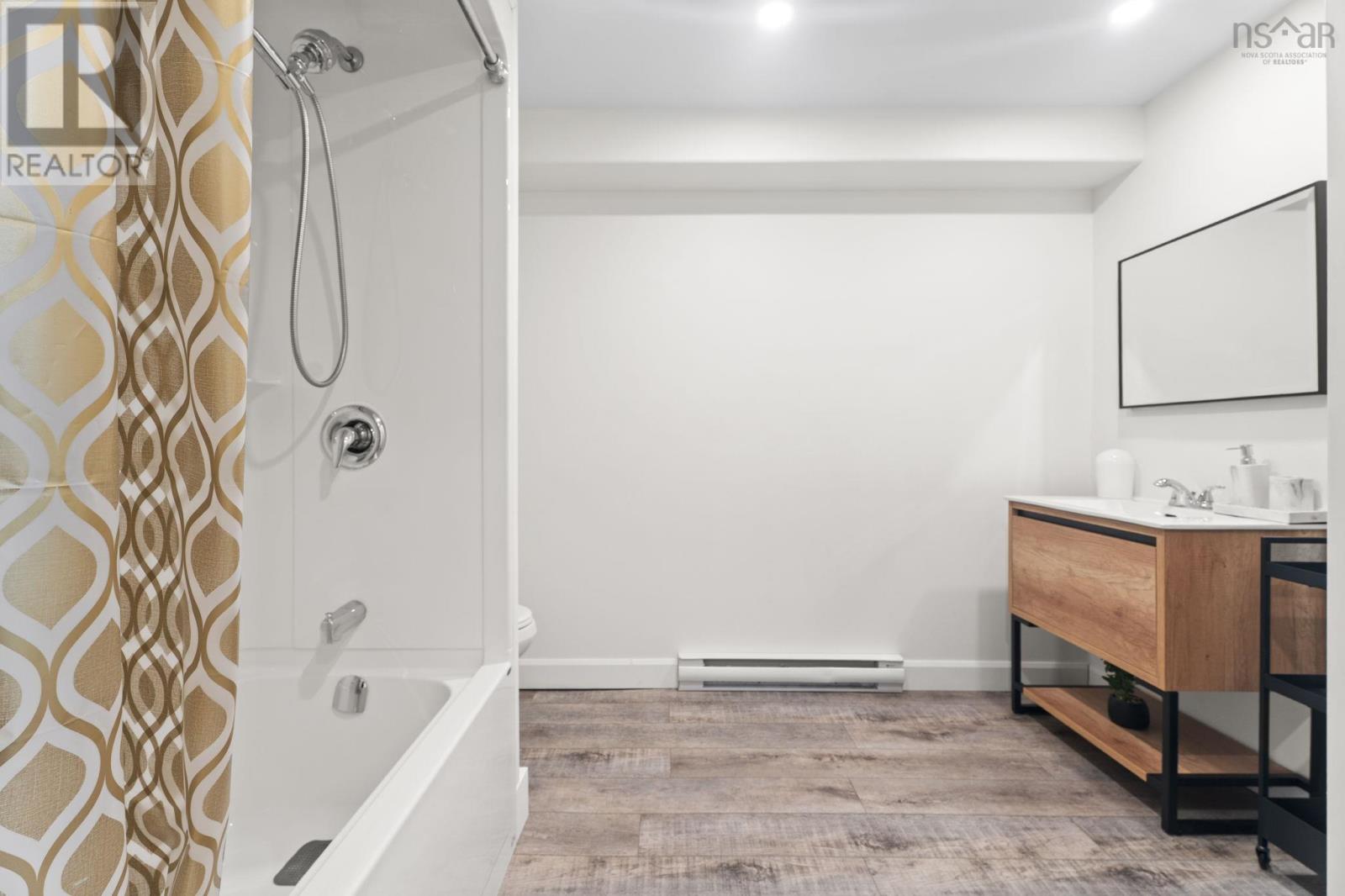 Property 32 of 51 of 105 Birchview Crescent