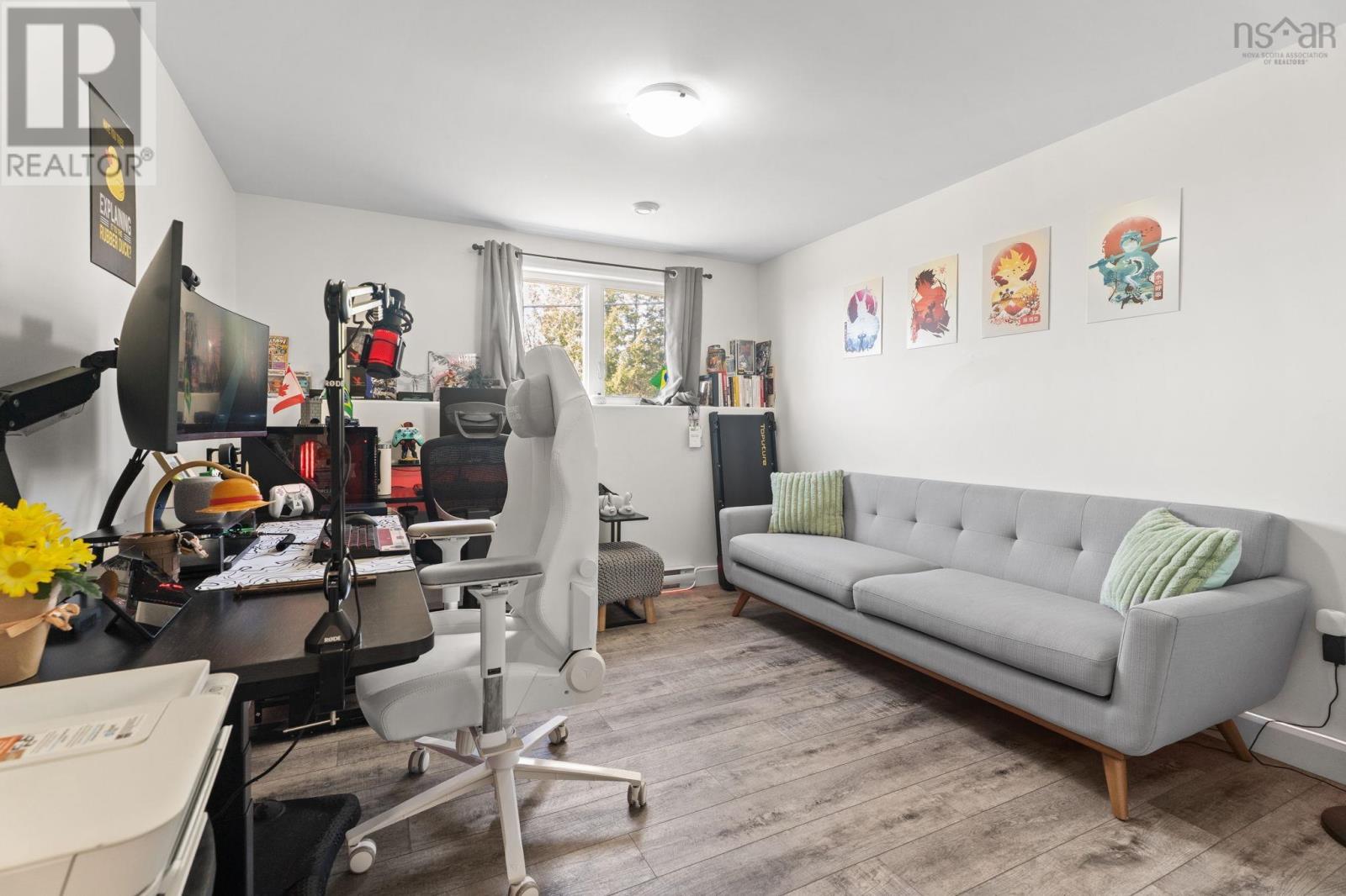 Property 37 of 51 of 105 Birchview Crescent