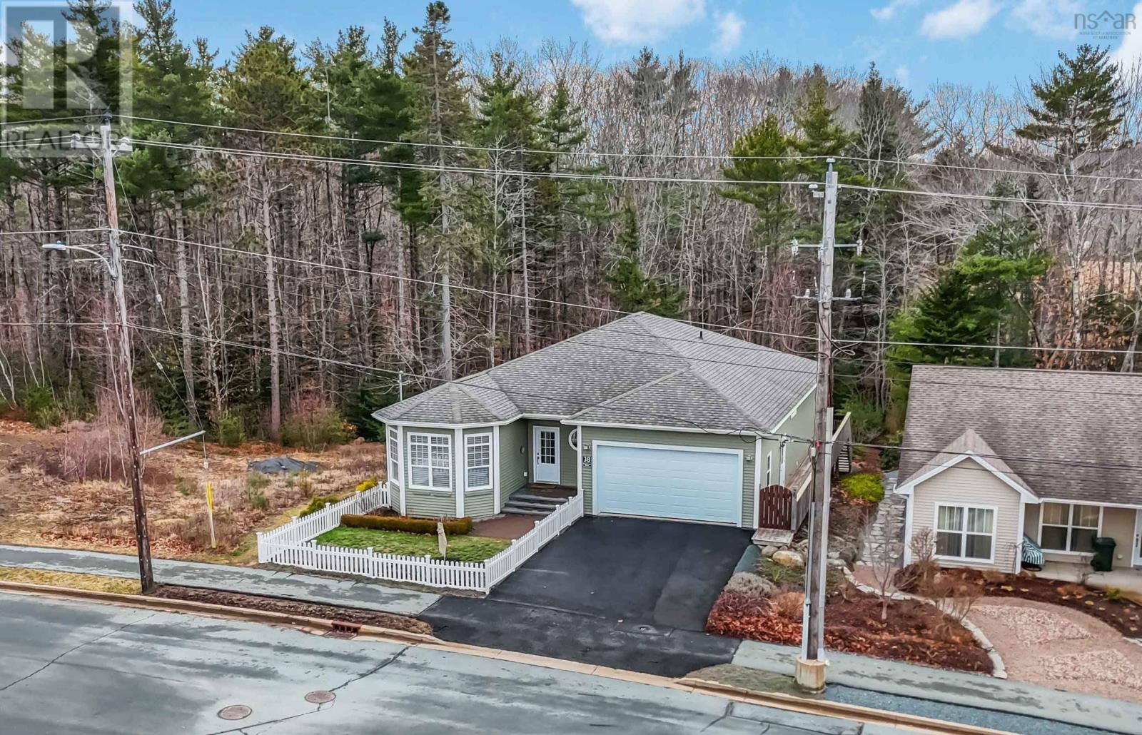 38 ROUNDHOUSE DRIVE - 42
