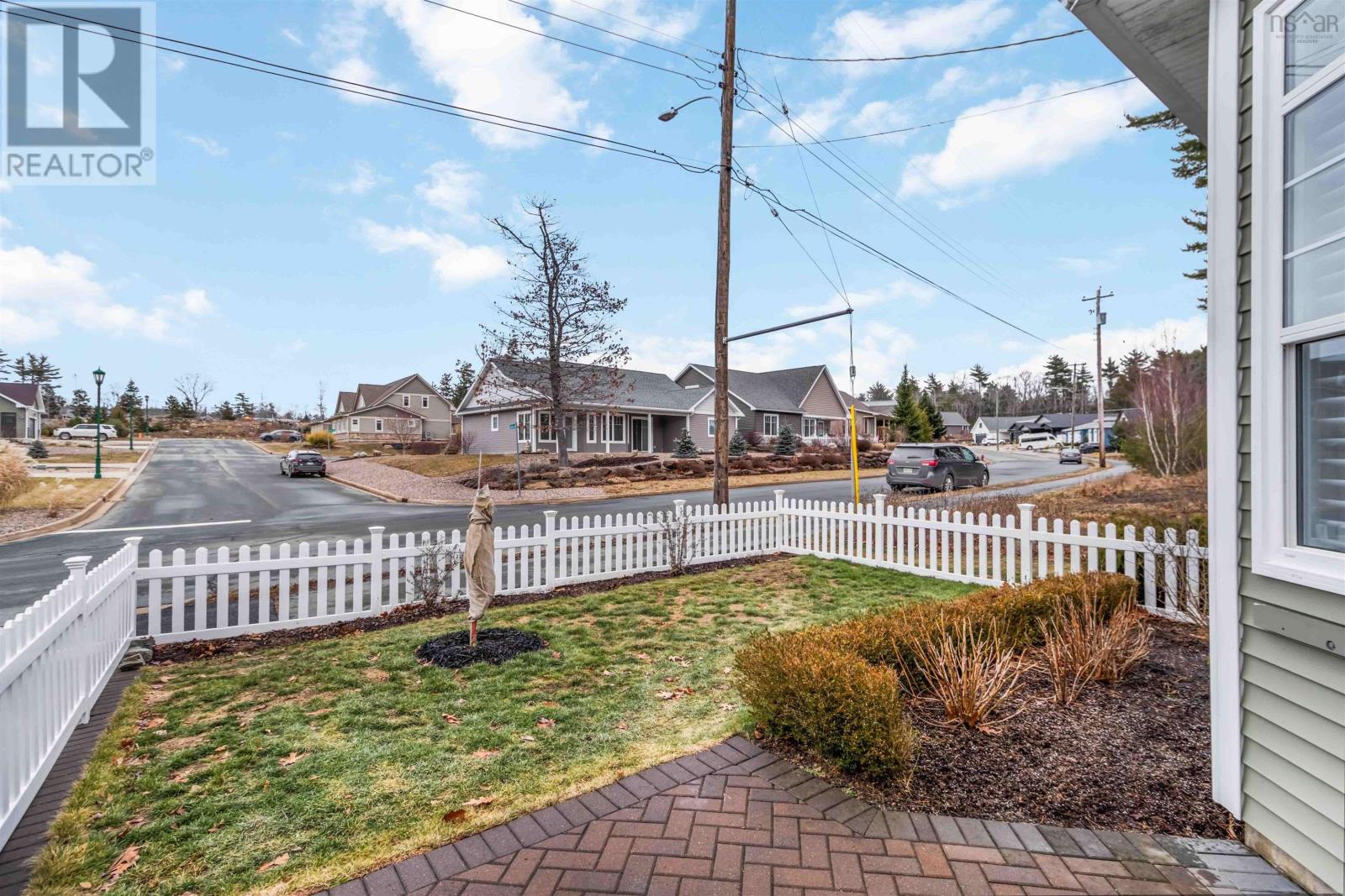 38 ROUNDHOUSE DRIVE - 5