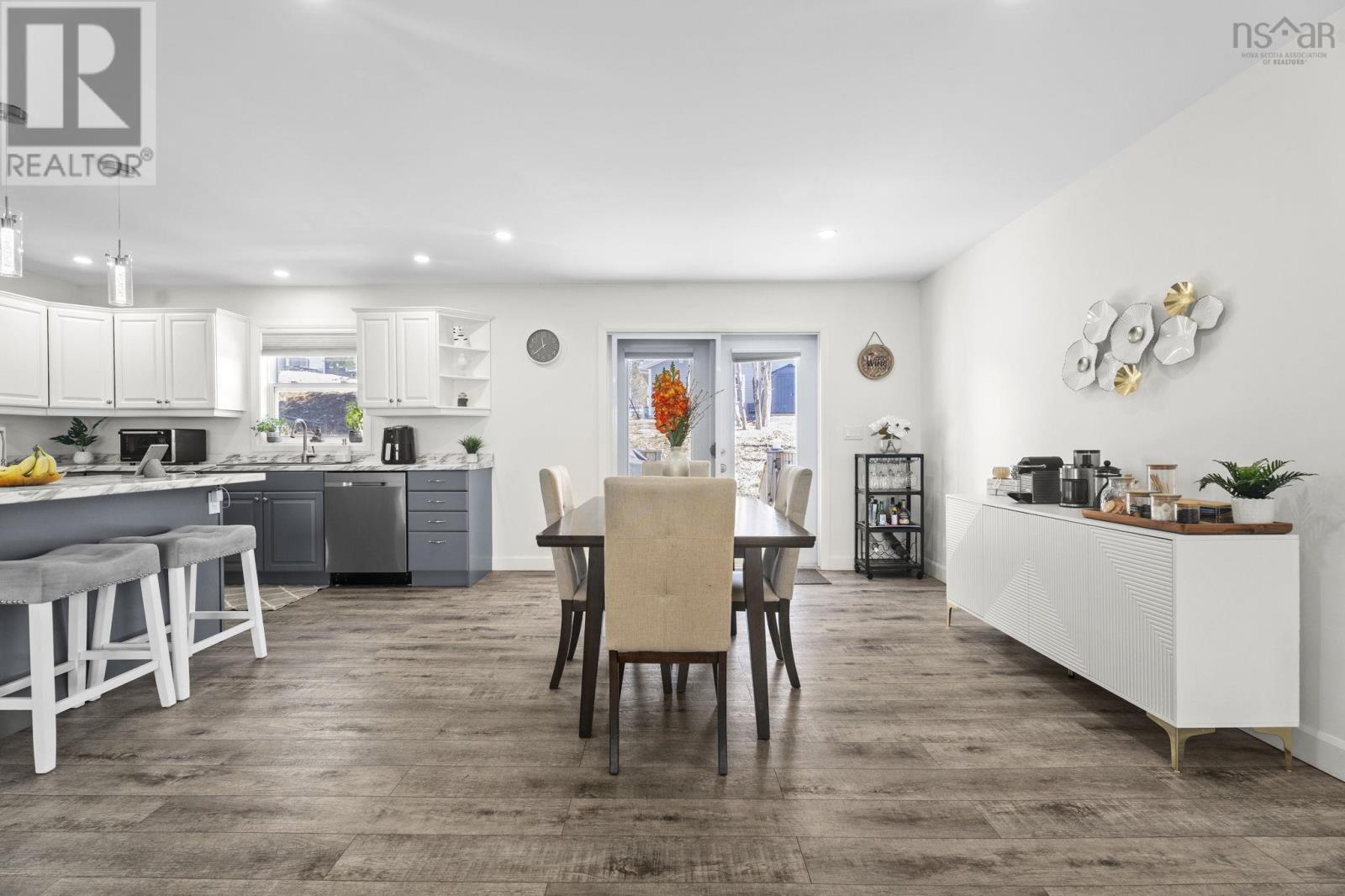 Property 14 of 51 of 105 Birchview Crescent