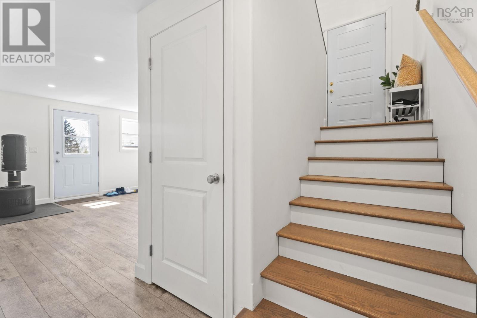 Property 29 of 51 of 105 Birchview Crescent