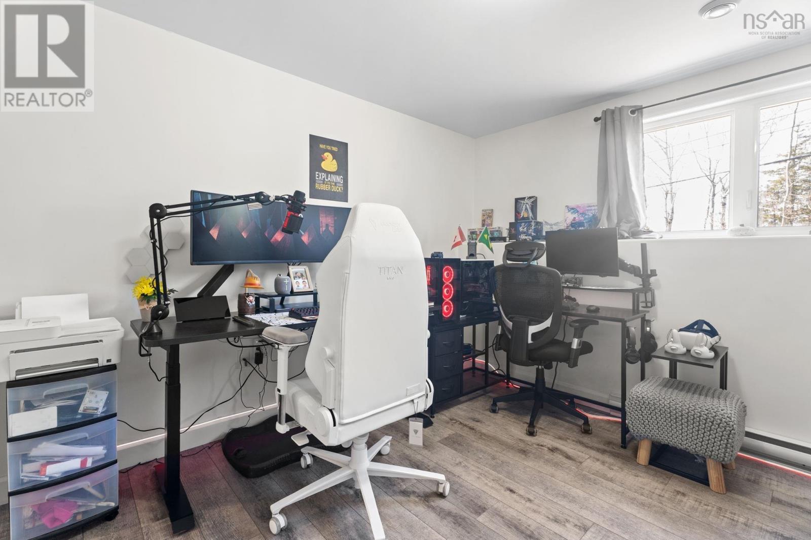 Property 36 of 51 of 105 Birchview Crescent