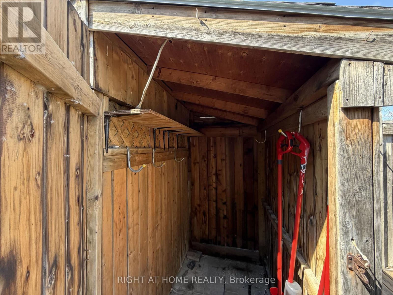270 TOWN HOUSE CRESCENT - 4