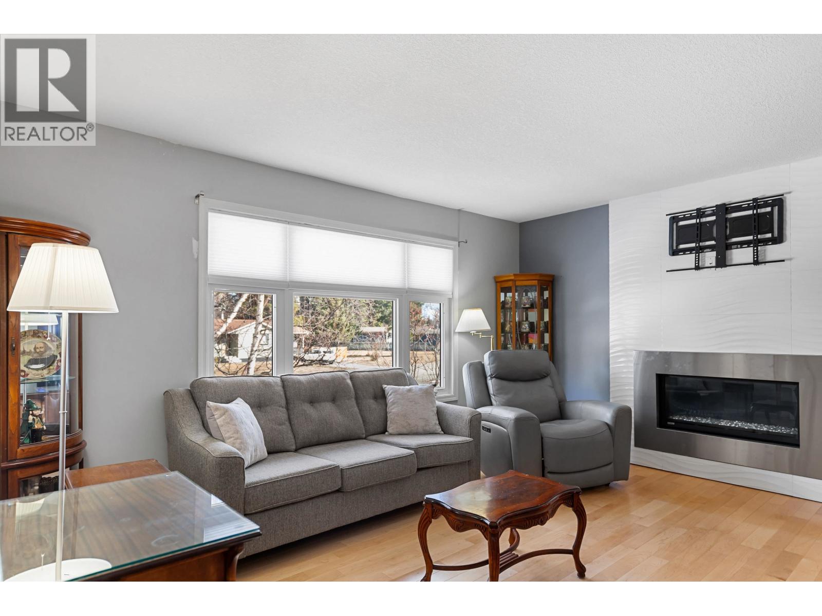 Photo 8 of 31 — 7837 PIEDMONT CRESCENT · Prince George, BC