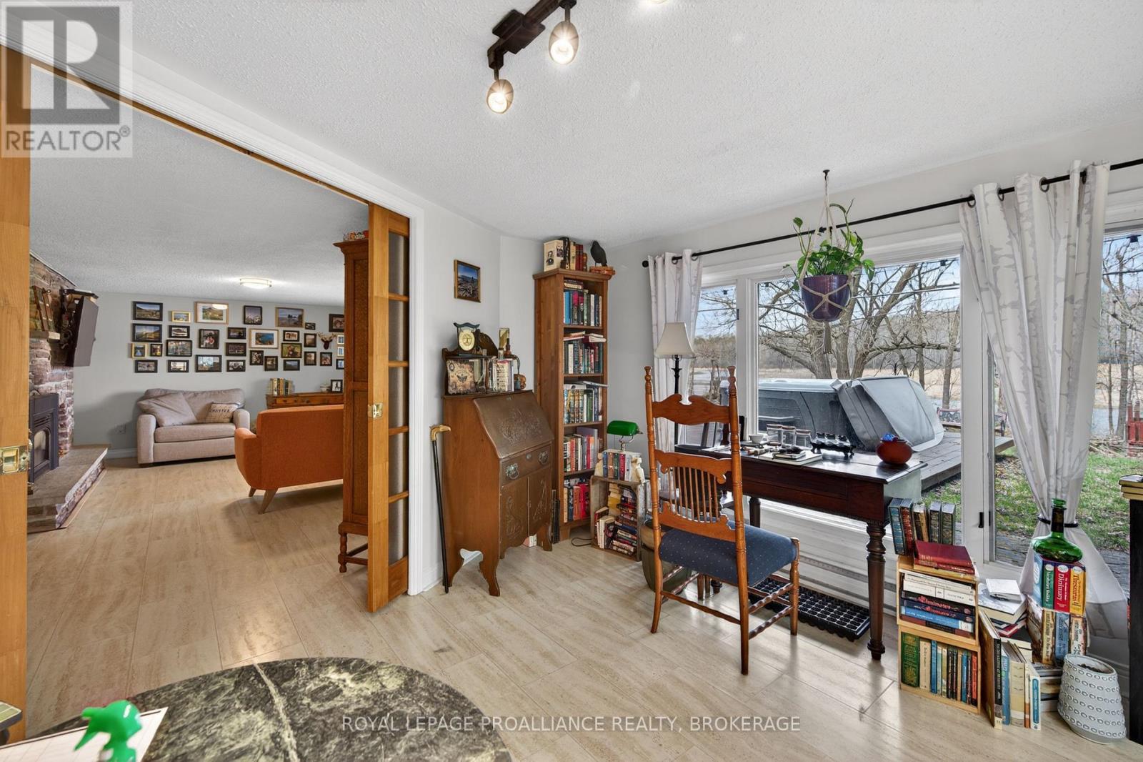 727 AYLMER CRESCENT — photo 26