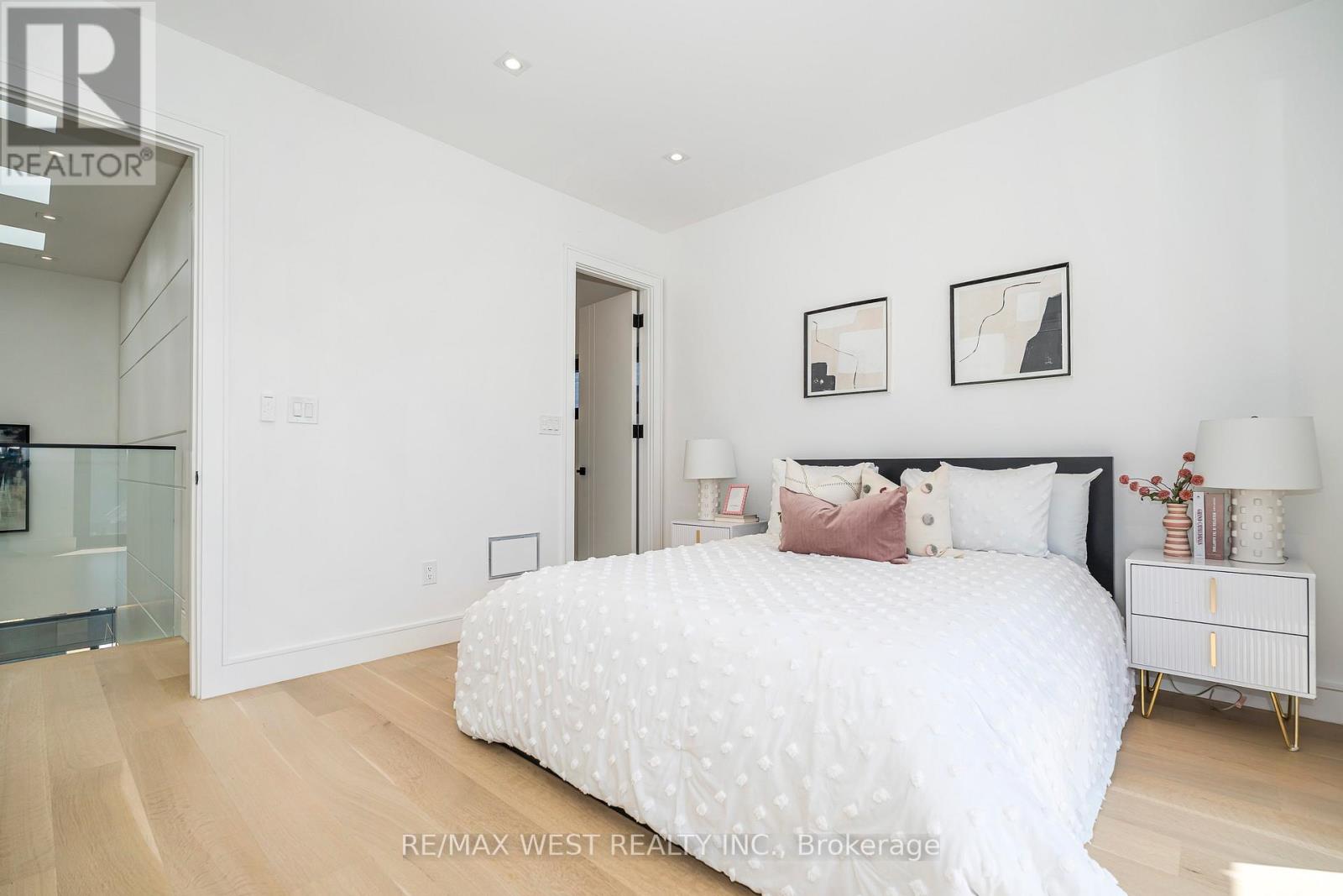 38 GWENDOLEN AVENUE - 35