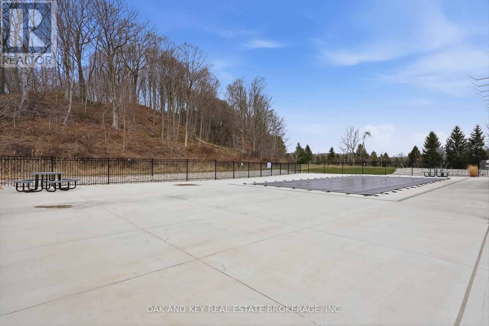 203 - 100 THE PROMENADE — photo 32