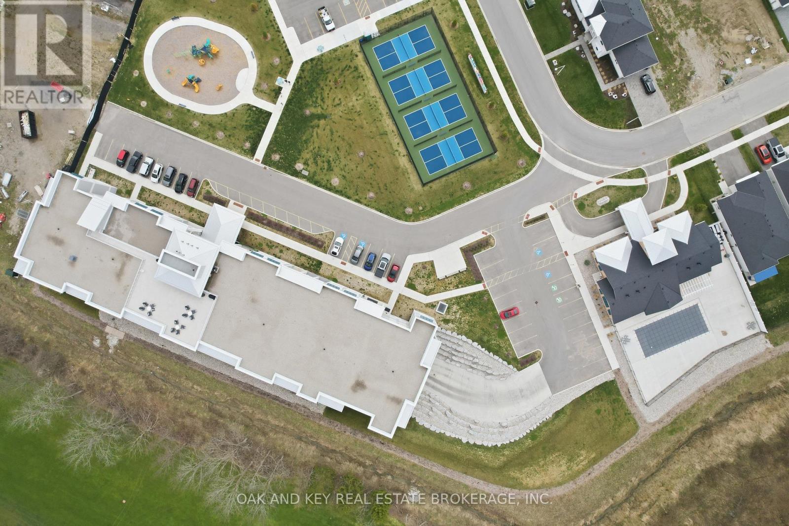 203 - 100 THE PROMENADE — photo 44