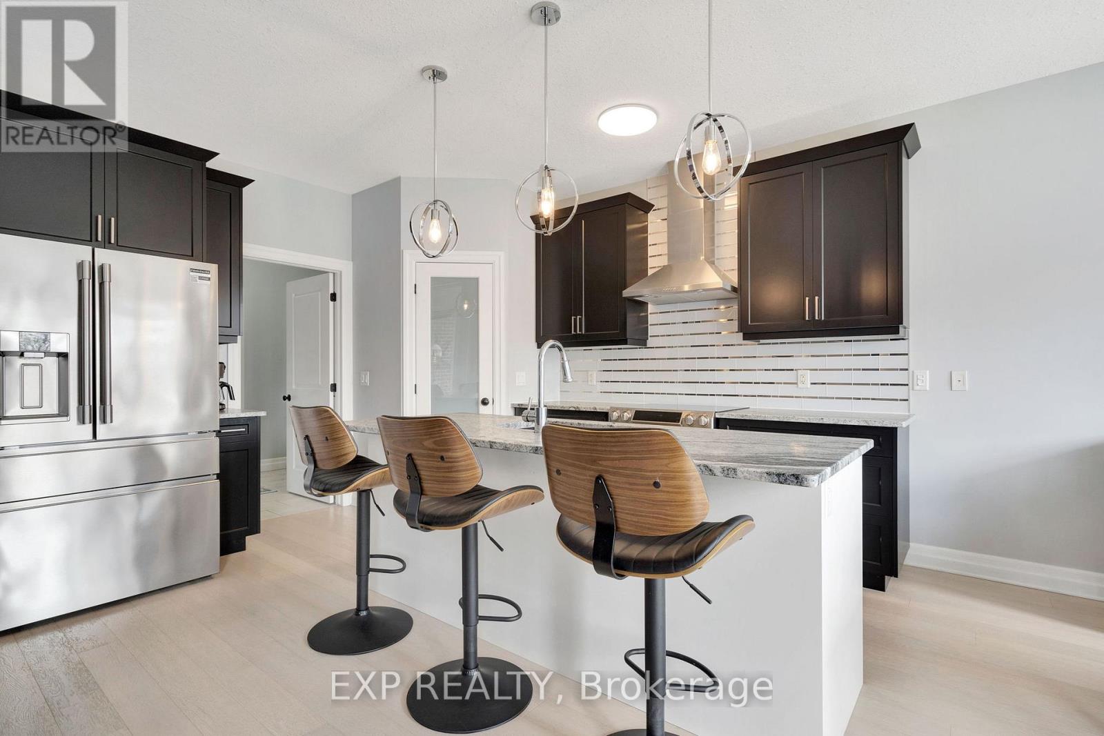 493 BENNETT CRESCENT — photo 11
