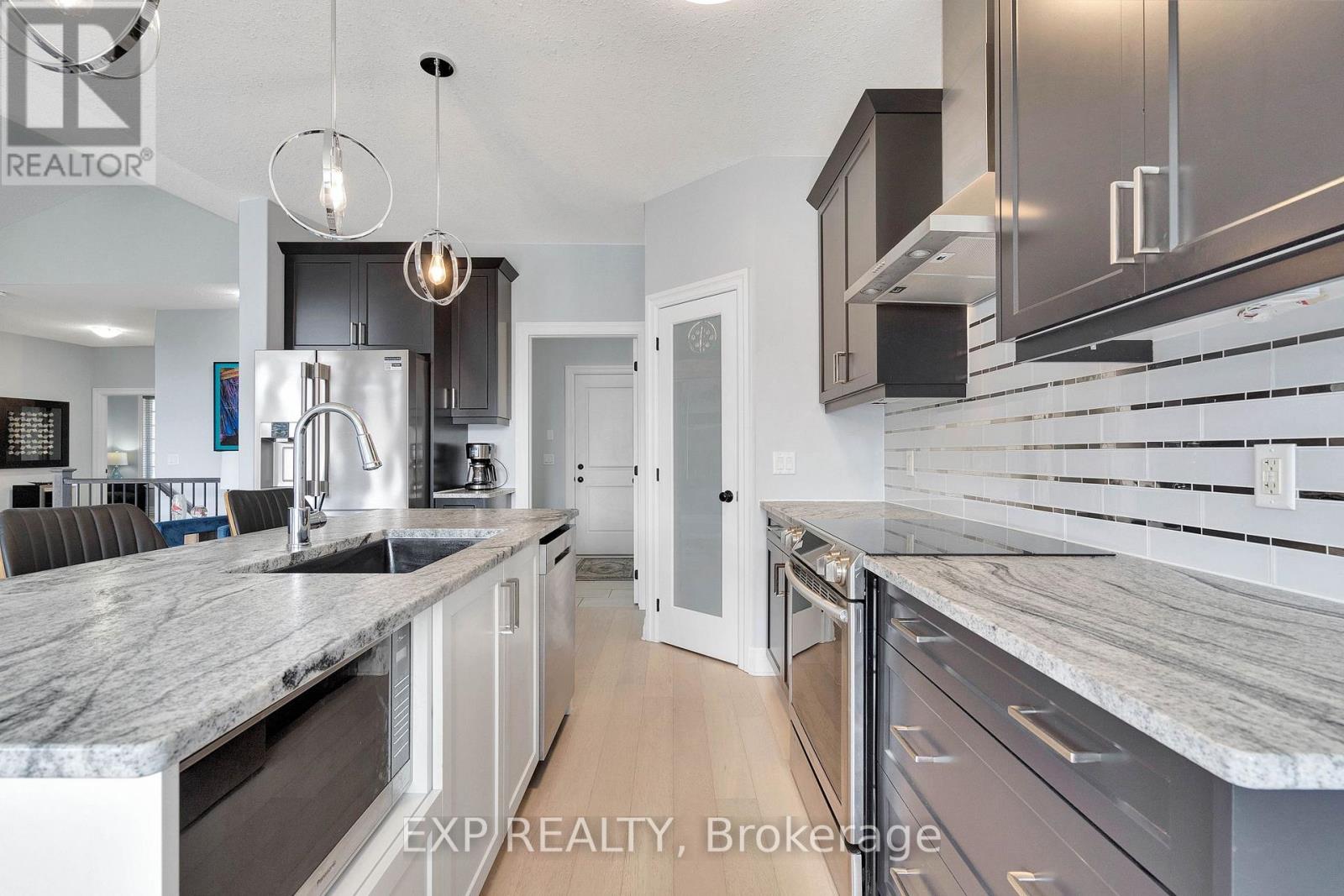 493 BENNETT CRESCENT — photo 13