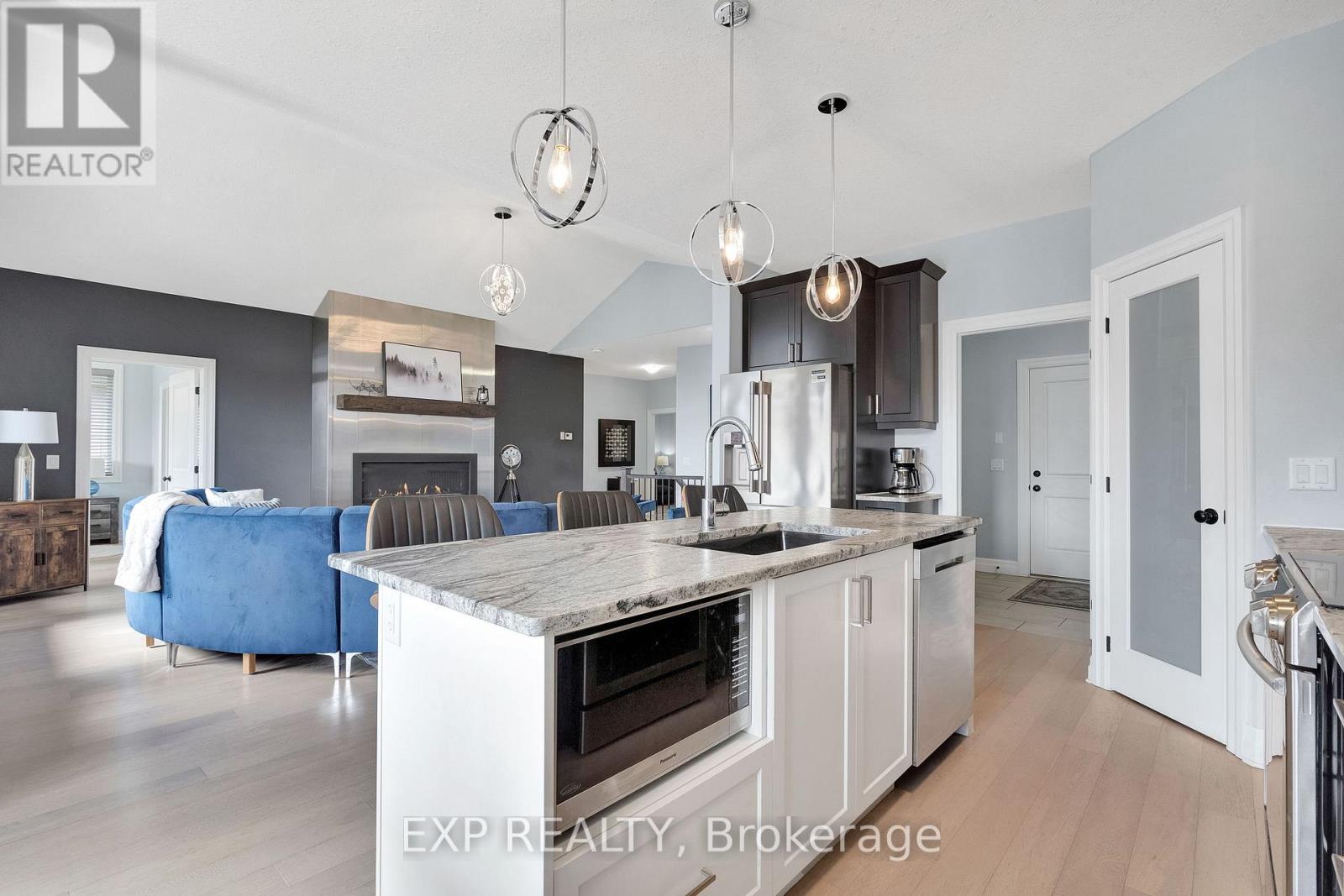 493 BENNETT CRESCENT — photo 14