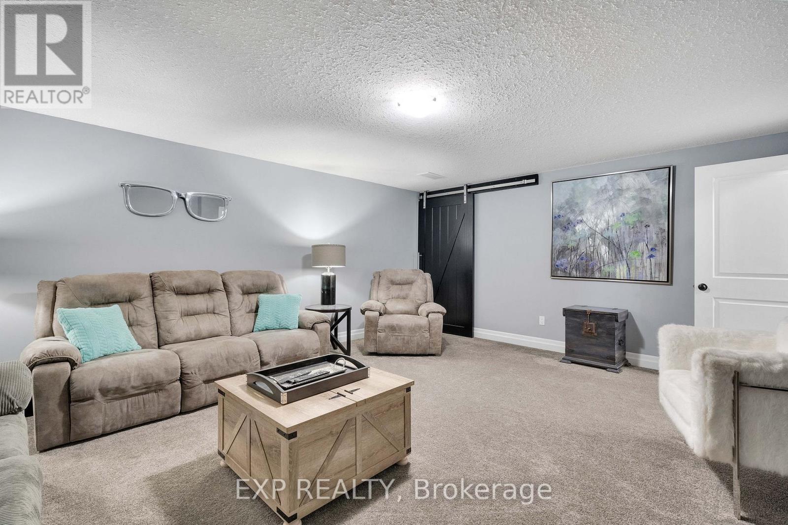 493 BENNETT CRESCENT — photo 29