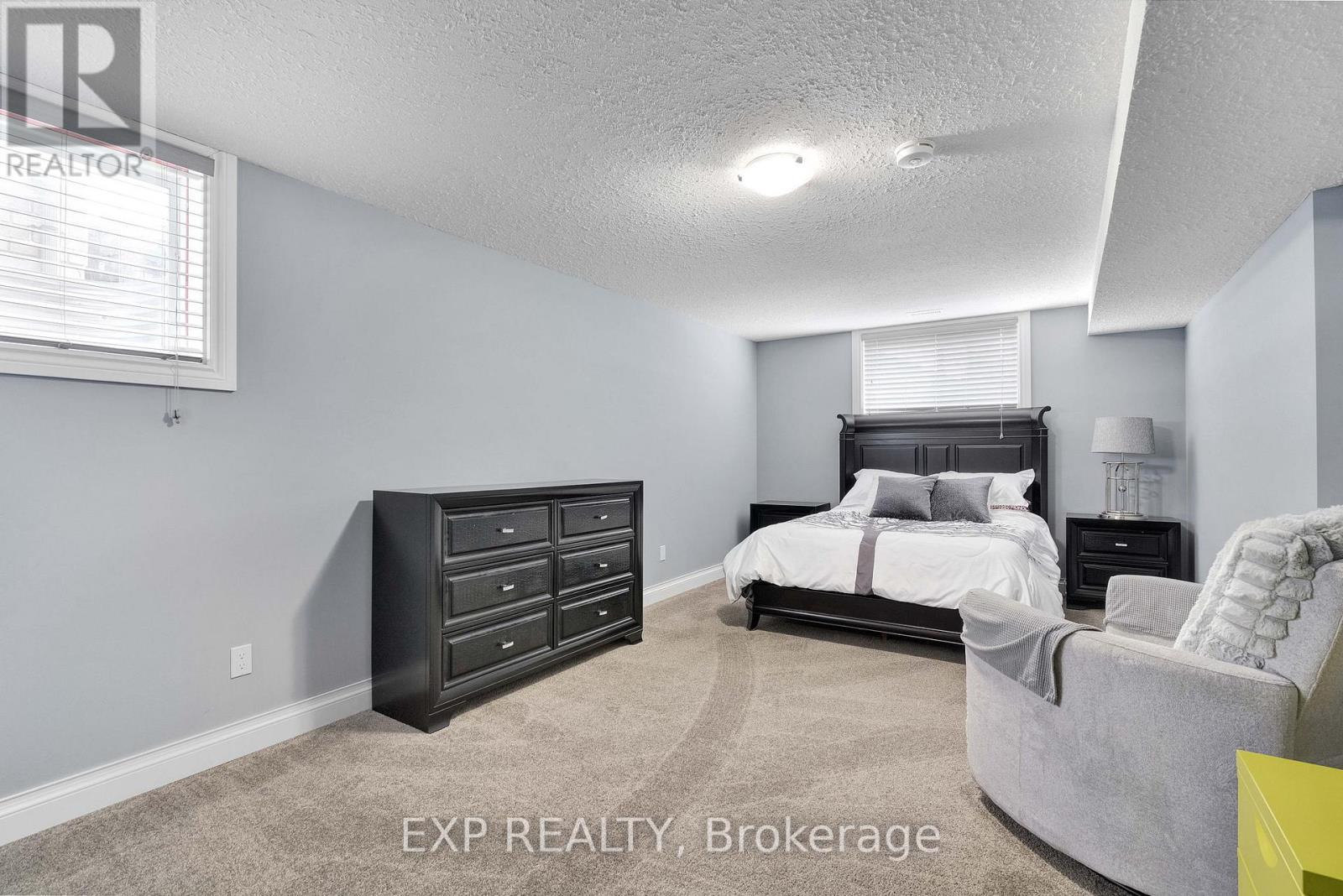 493 BENNETT CRESCENT — photo 30
