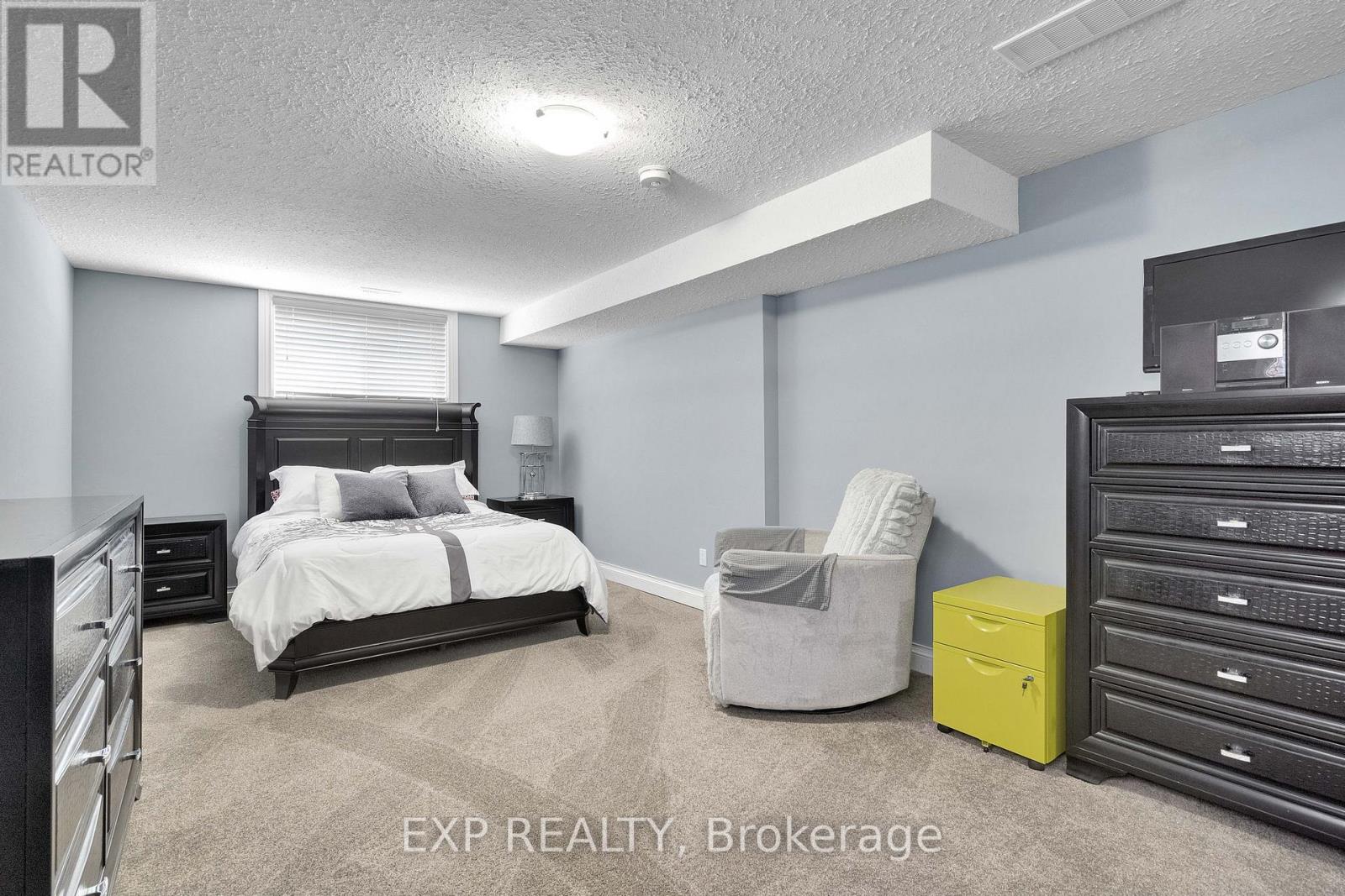 493 BENNETT CRESCENT — photo 31