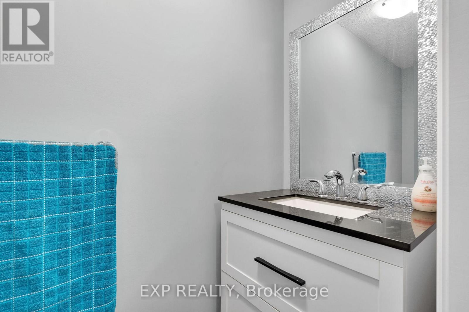 493 BENNETT CRESCENT — photo 32