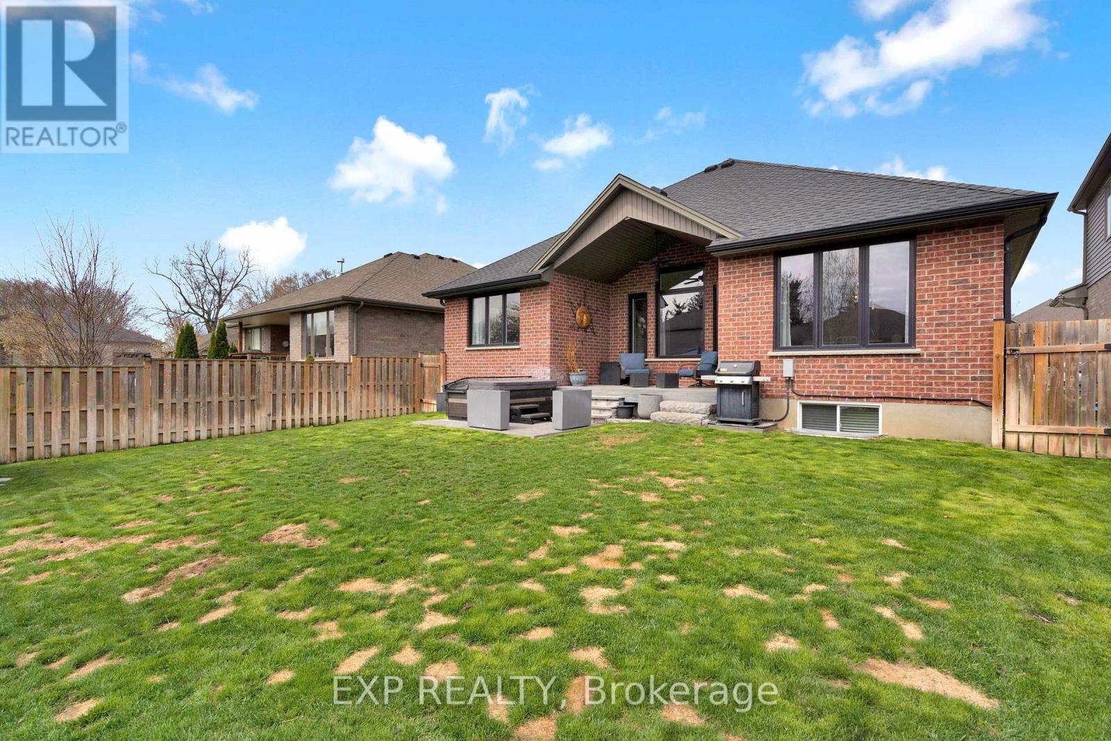 493 BENNETT CRESCENT — photo 36
